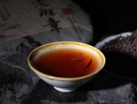 2008年的老班章普洱茶餅生茶缺了一塊值錢嗎？